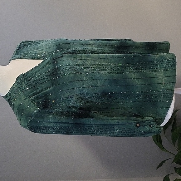 Roz & Ali Green Sequined V-Neck Adjustable Sleeve Top St. Pat's Day Sz Petite L - Picture 2 of 8